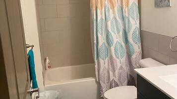 Combined shower/tub, towels, soap, toilet paper