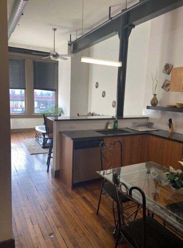 Interior - Central Located Near VCU -2 Beautiful Suites (Richmond)