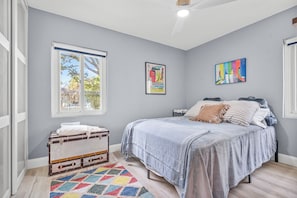 4 bedrooms, desk, iron/ironing board, travel crib