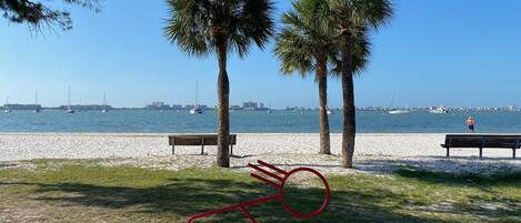 Am Strand, Liegestühle, Strandtücher