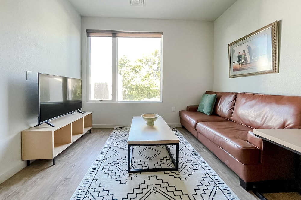Beautiful 1BD/1BA - Bowling Green