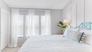 3 chambres, fer et planche à repasser, lit de bébé portatif