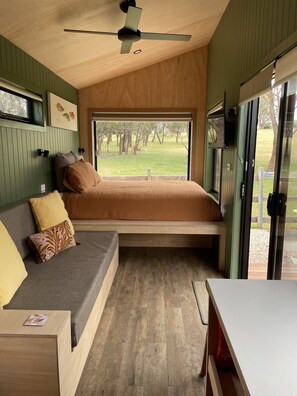 Chalet rustique Deluxe | Décor unique, fer et planche à repasser, accès au Wi-Fi (inclus)