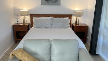 Studiosuite, flere senger, kjøkken, hageutsikt | Individuelt dekorert, strykejern/-brett, wi-fi (inkludert) og sengetøy