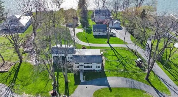 Exterior - Large stunning views classic rennovated farmhouse (Honeoye)