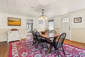 Dining - Large stunning views classic rennovated farmhouse (Honeoye)