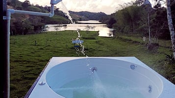 Utendørs boblebad