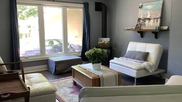 Een smart-tv en een open haard