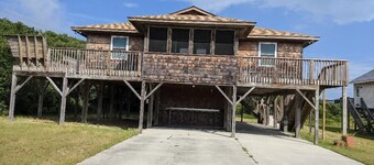 Kitty Hawk Corner Cottage 2 blocks from the beach! Pet Friendly!