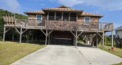 Kitty Hawk Corner Cottage 2 blocks from the beach! Pet Friendly!