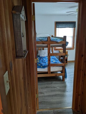 5 bedrooms, iron/ironing board, free WiFi