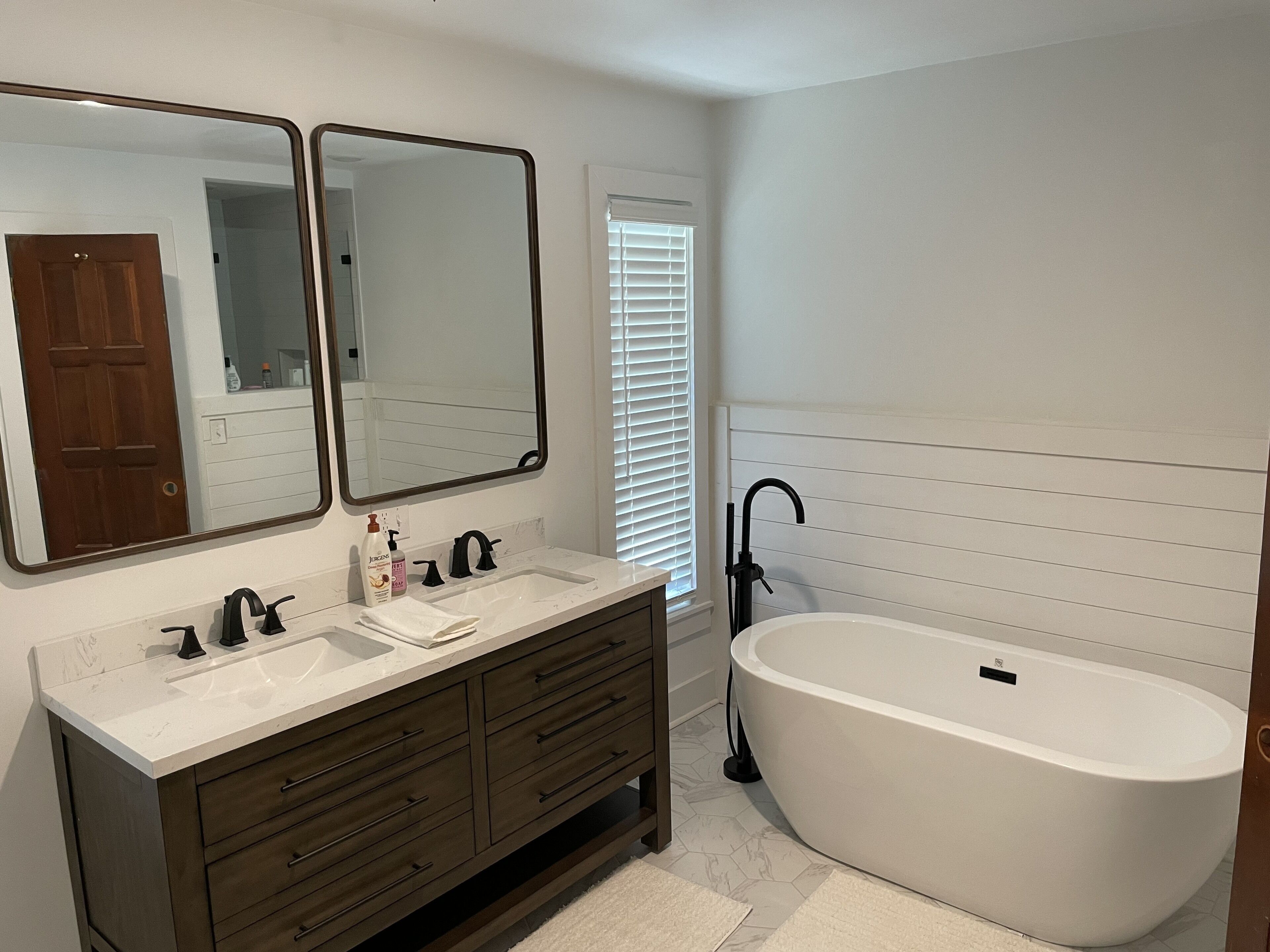 Remodeled home on Lake Murray. Large screen porch overlooks large yard, and dock