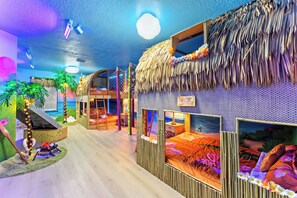 8 habitaciones, escritorio y tabla de planchar con plancha 