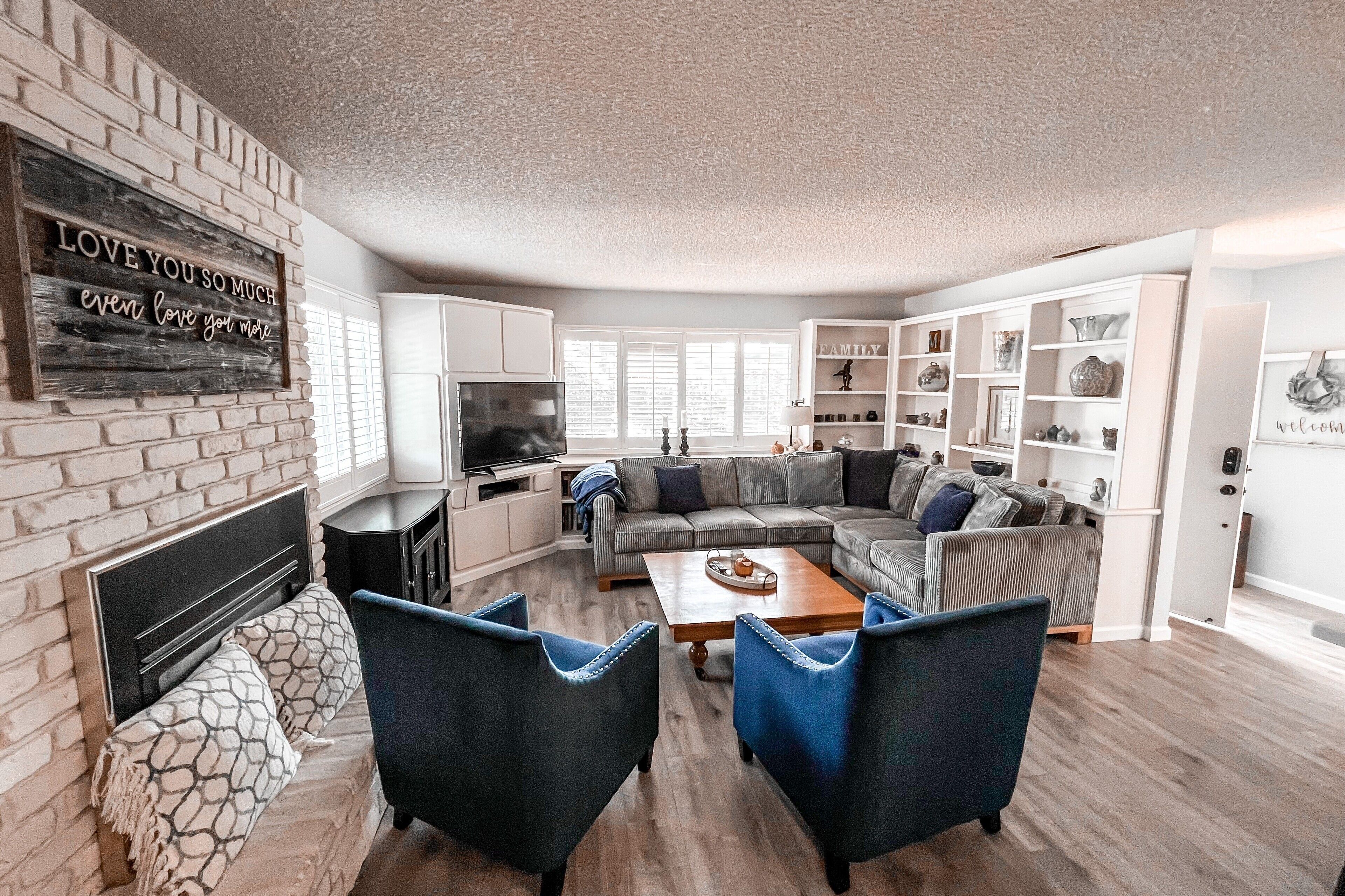 Beach Condo with Pool Access, Quick Walk to Beach