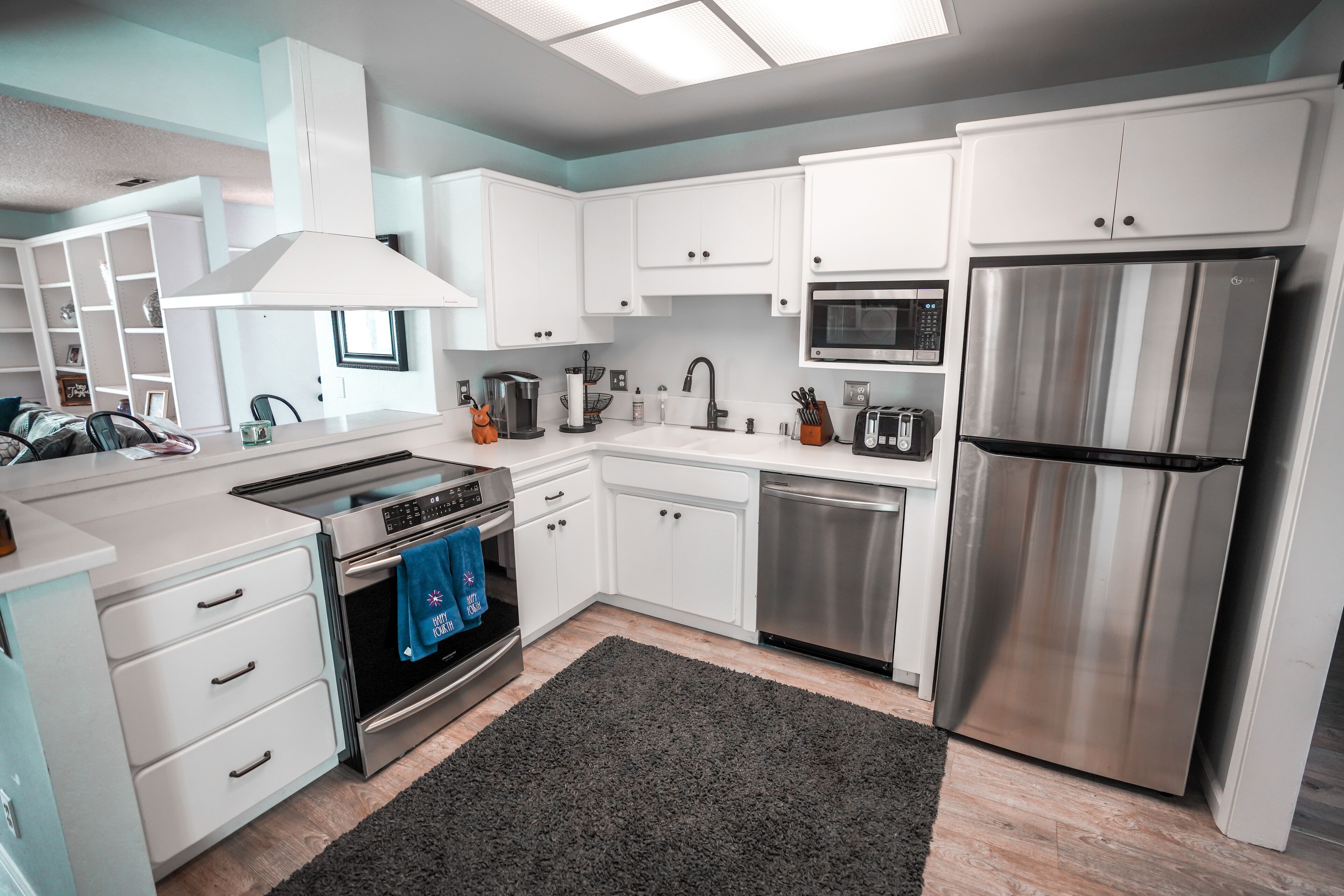 Beach Condo with Pool Access, Quick Walk to Beach