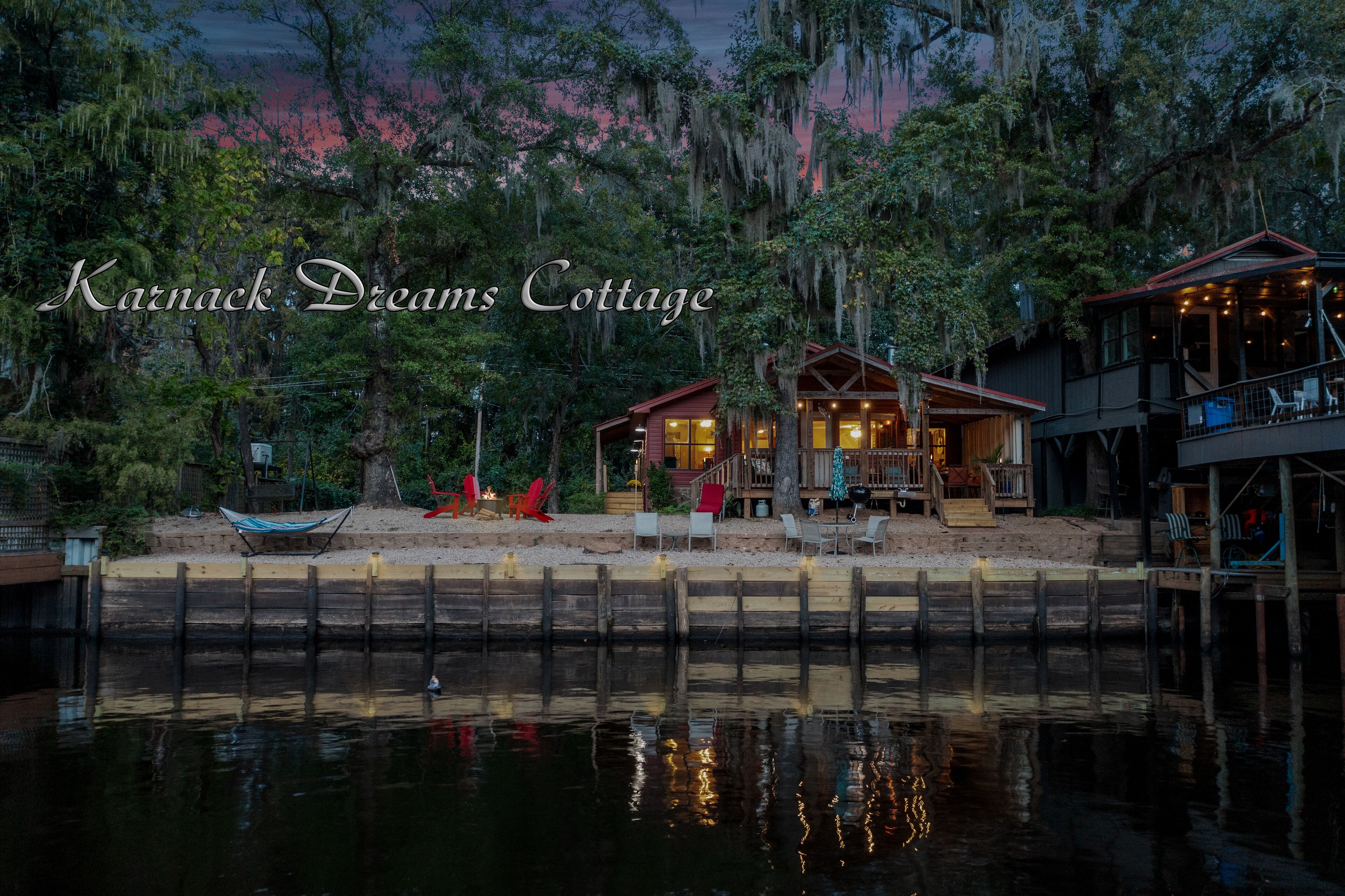*WATERFRONT* cottage with *AMAZING* views of Big Cypress Bayou Caddo Lake