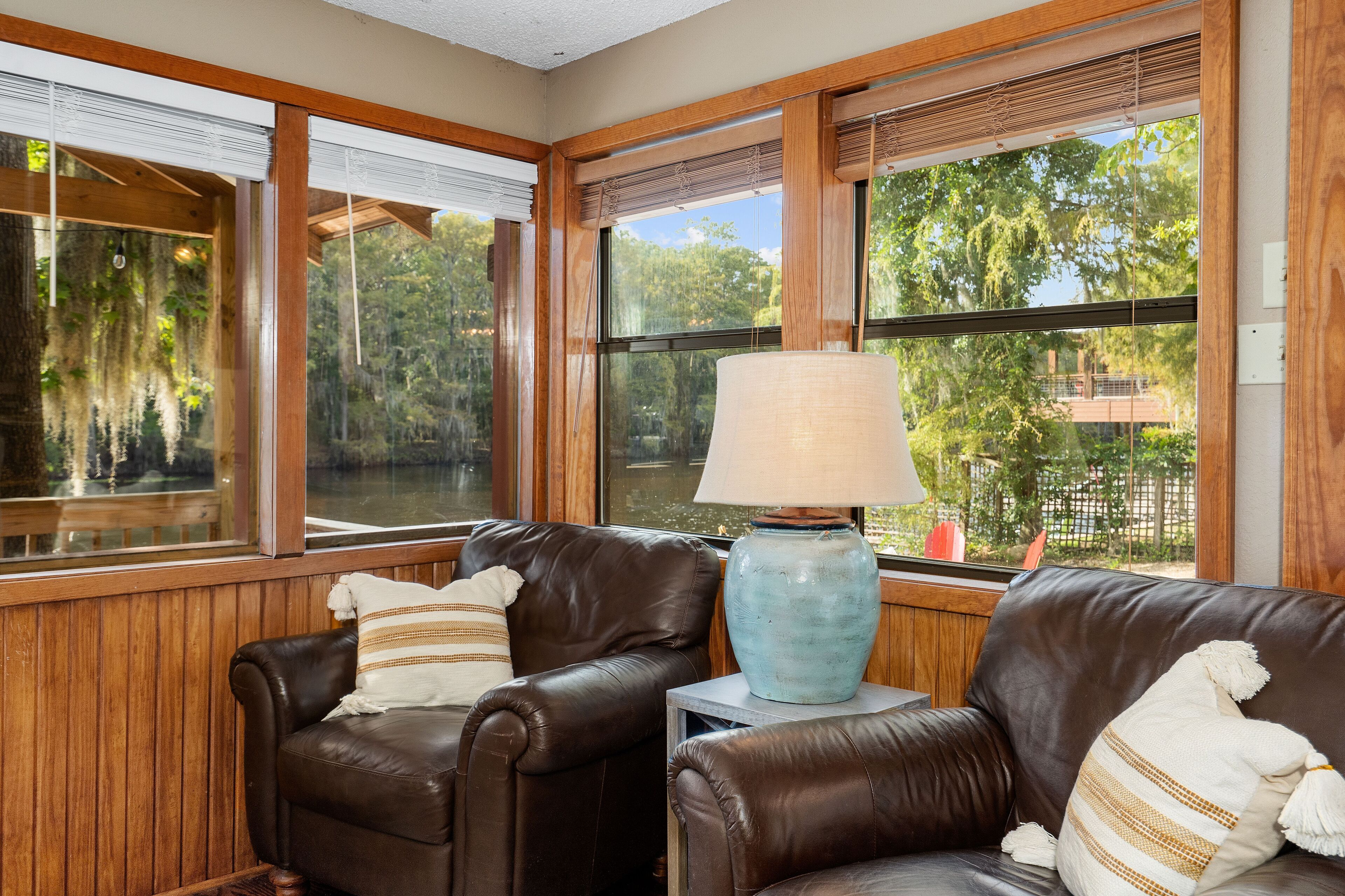 *WATERFRONT* cottage with *AMAZING* views of Big Cypress Bayou Caddo Lake