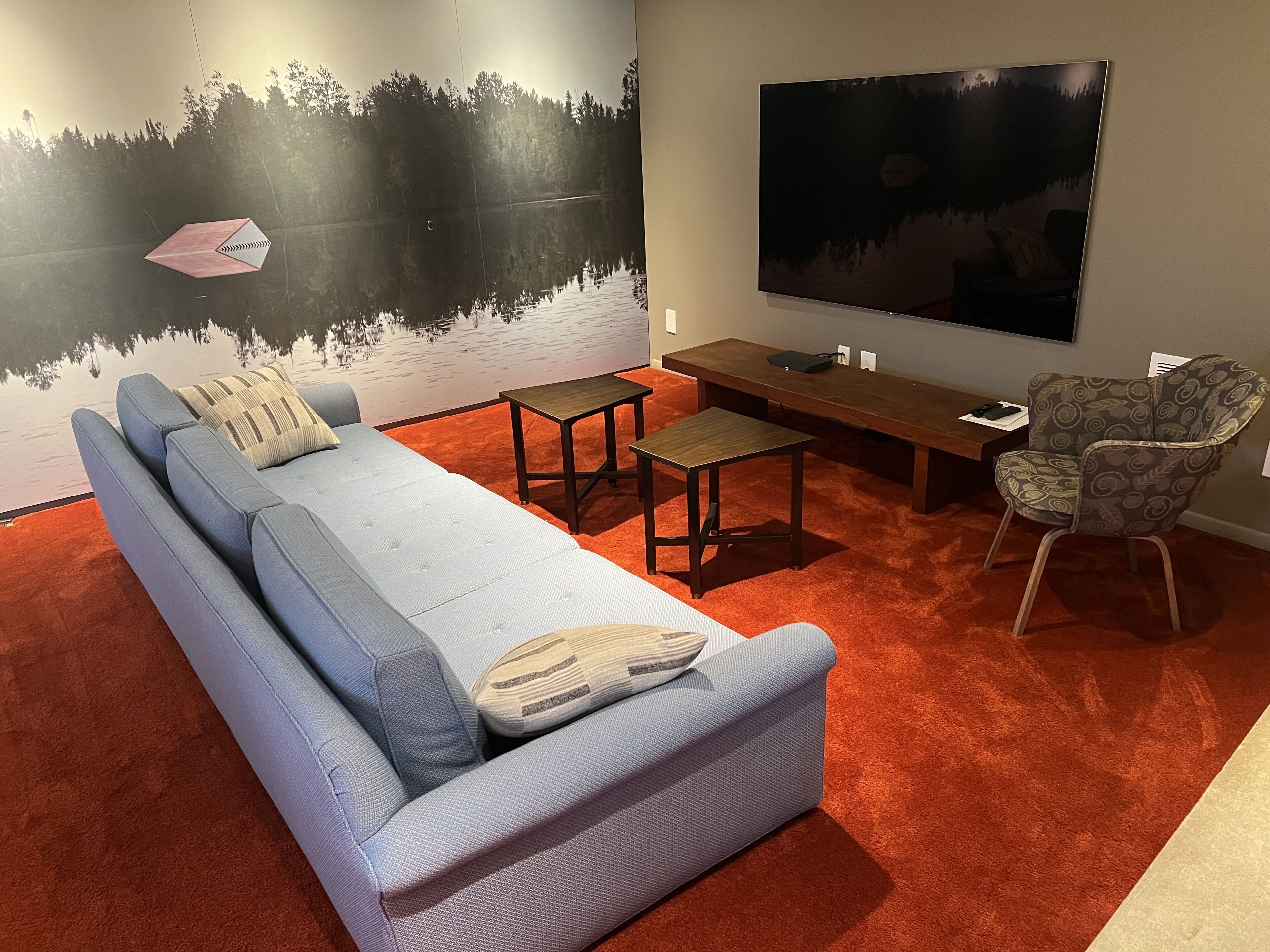 Classic Mid Century Modern 5 BR 3 Bth Lake Home. 20 minutes from downtown Mpls..