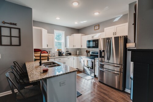 New listing 3 BD Home near Downtown Clarksville