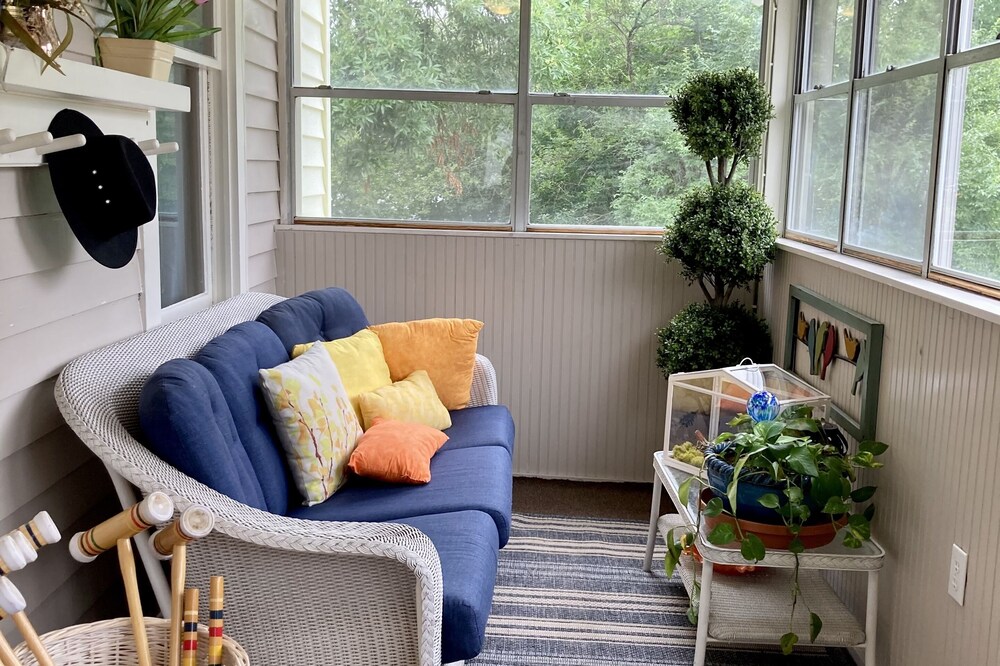Midwest cottage with a relaxing beachy atmosphere.