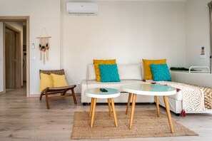 Smart TV - Bright Apartment with Pool in Portimão | 5 Min Walk to the Beach by Lisbeyond (Portimão)