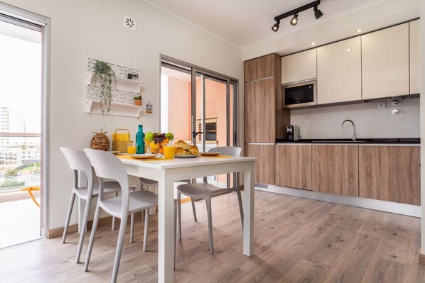 Dining - Bright Apartment with Pool in Portimão | 5 Min Walk to the Beach by Lisbeyond (Portimão)