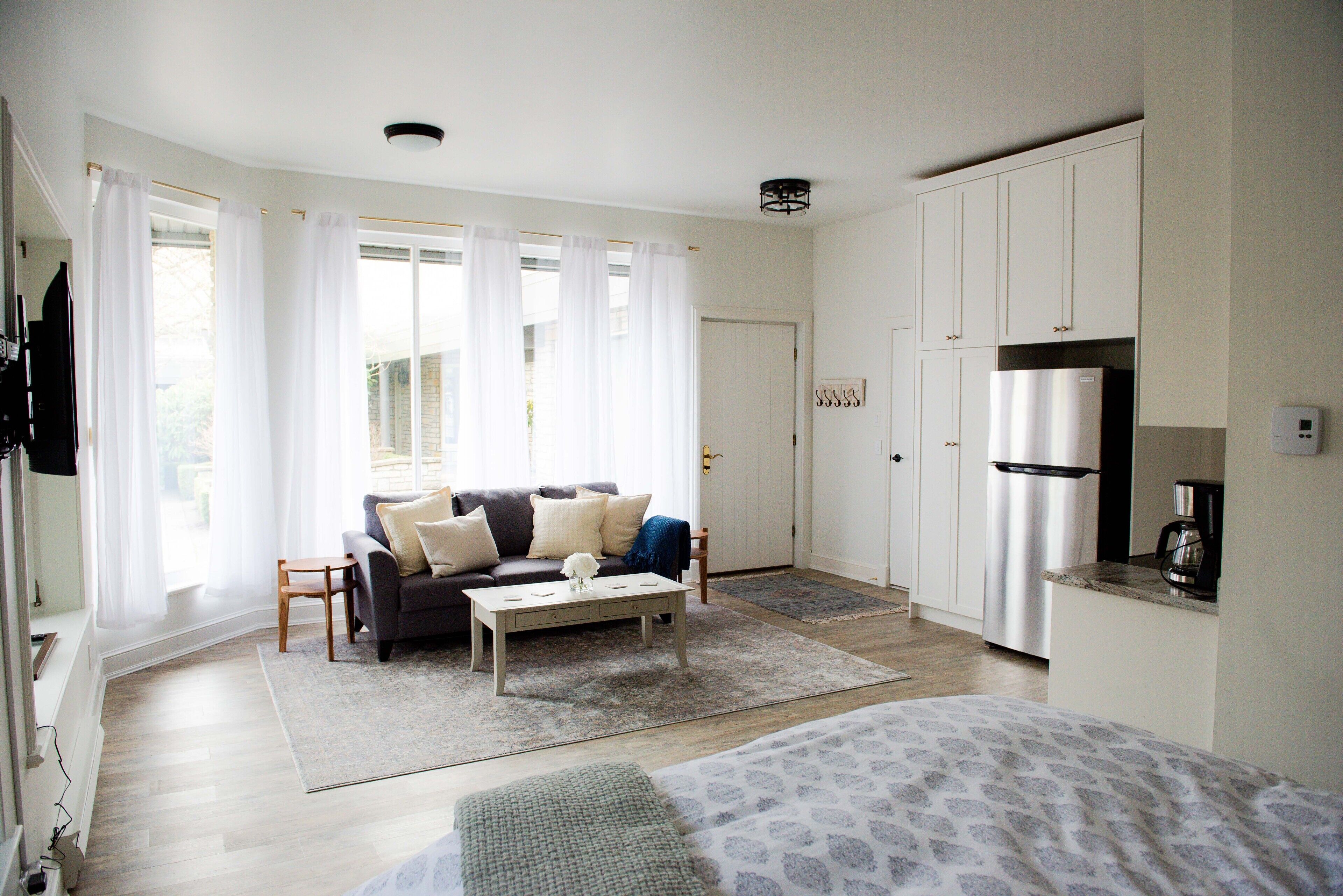 Anderson Lane Studio l Beach Access l TV I Kitchen