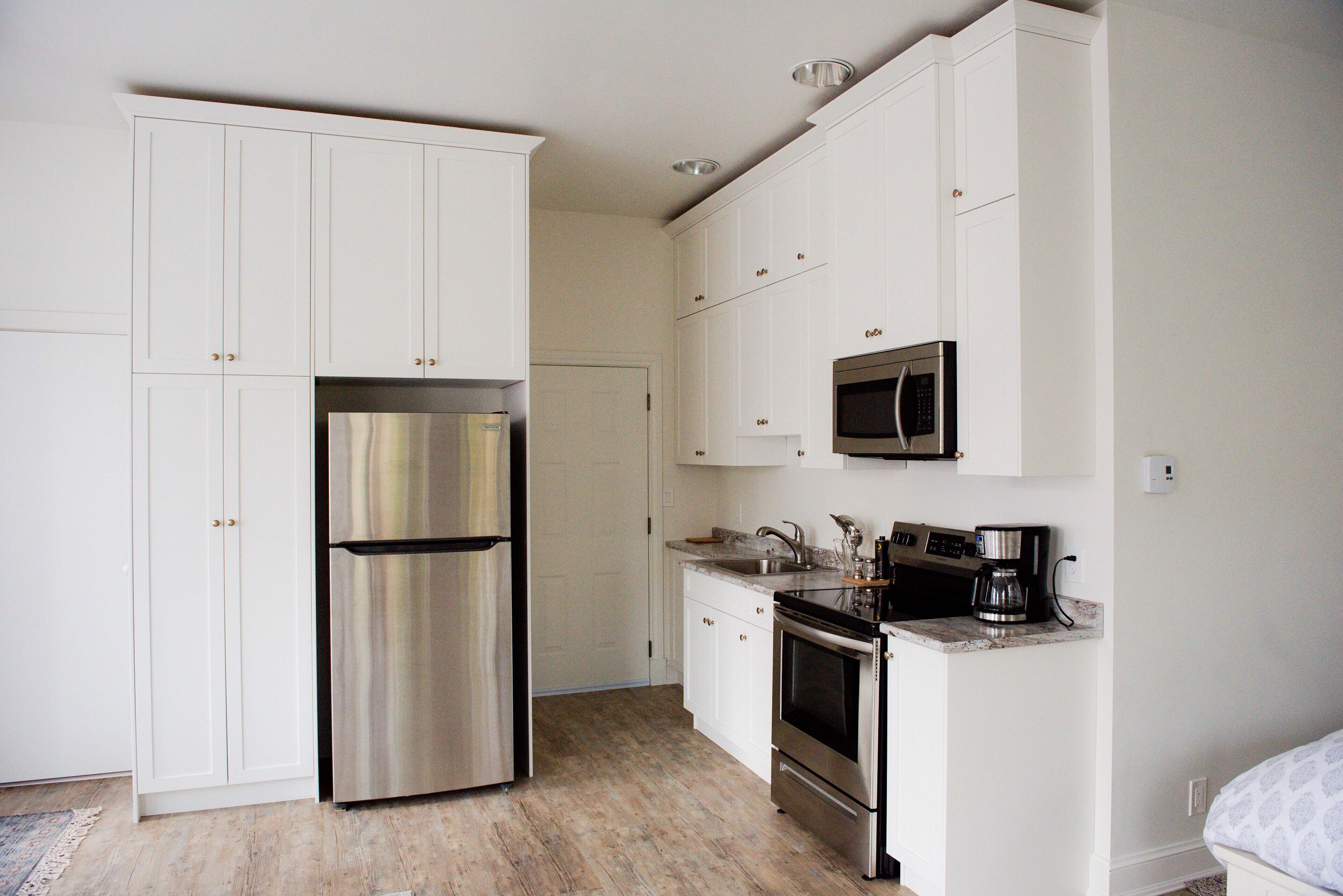 Anderson Lane Studio l Beach Access l TV I Kitchen