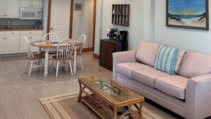 Living area - Beachy OBX 2Bedrm-No Stairs-Close to beach and shops! (Kill Devil Hills)