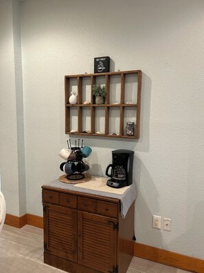 Interior - Beachy OBX 2Bedrm-No Stairs-Close to beach and shops! (Kill Devil Hills)