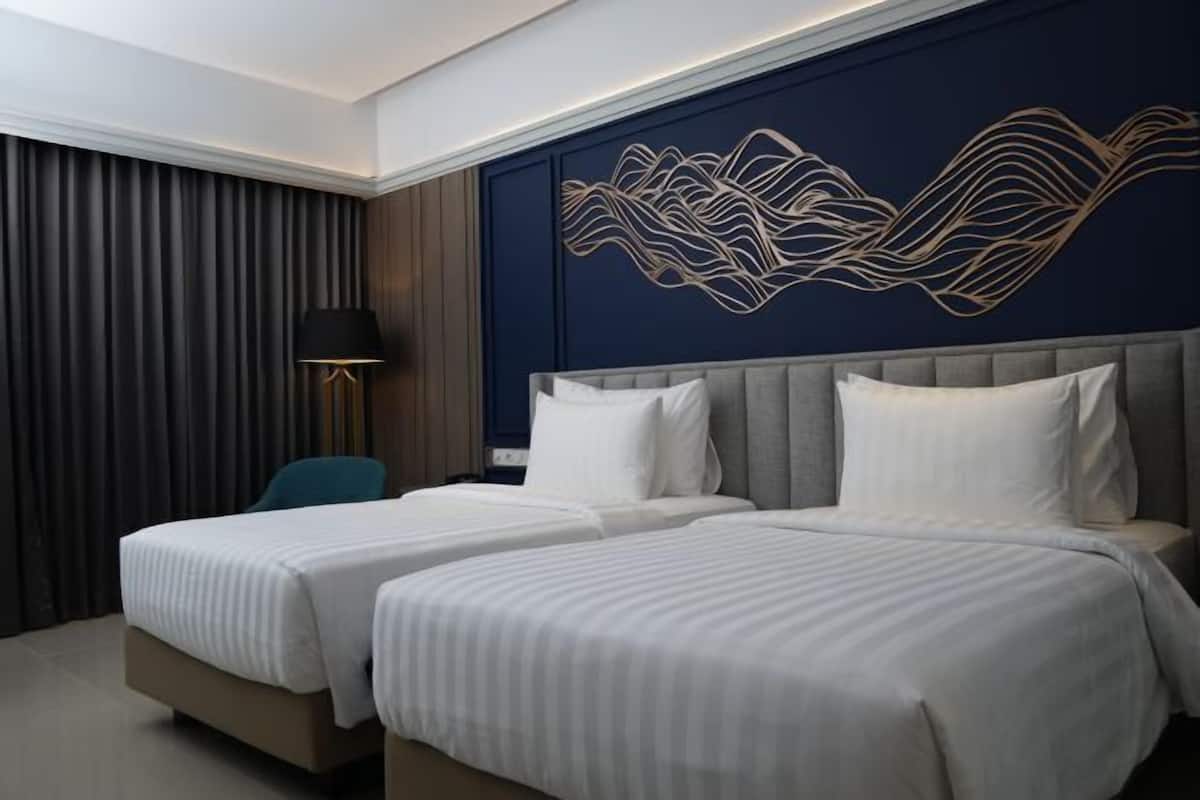 Bộ đồ giường cao cấp, chăn bông, nệm cao su hoạt tính (memory foam)