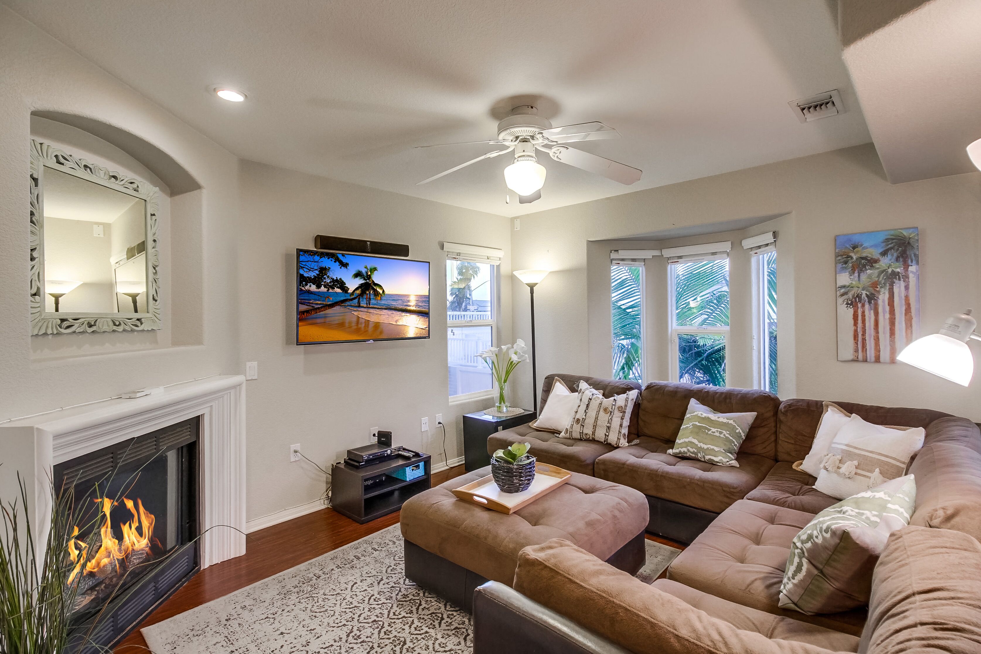 3 Level House ☆ 3 Patios ☆ Ocean View Sky Deck