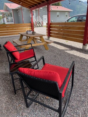 Outdoor dining - The Shop@680 (Columbia Falls)