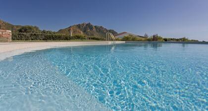 Suite Dreams - Apartment with shared pool and garden