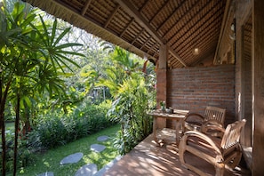 Suite with Garden View | Terrace/patio