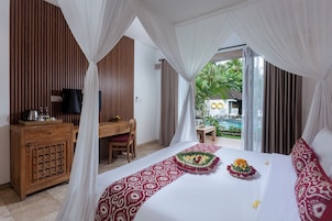 Suite with Pool Access | Minibar, in-room safe, iron/ironing board, free WiFi