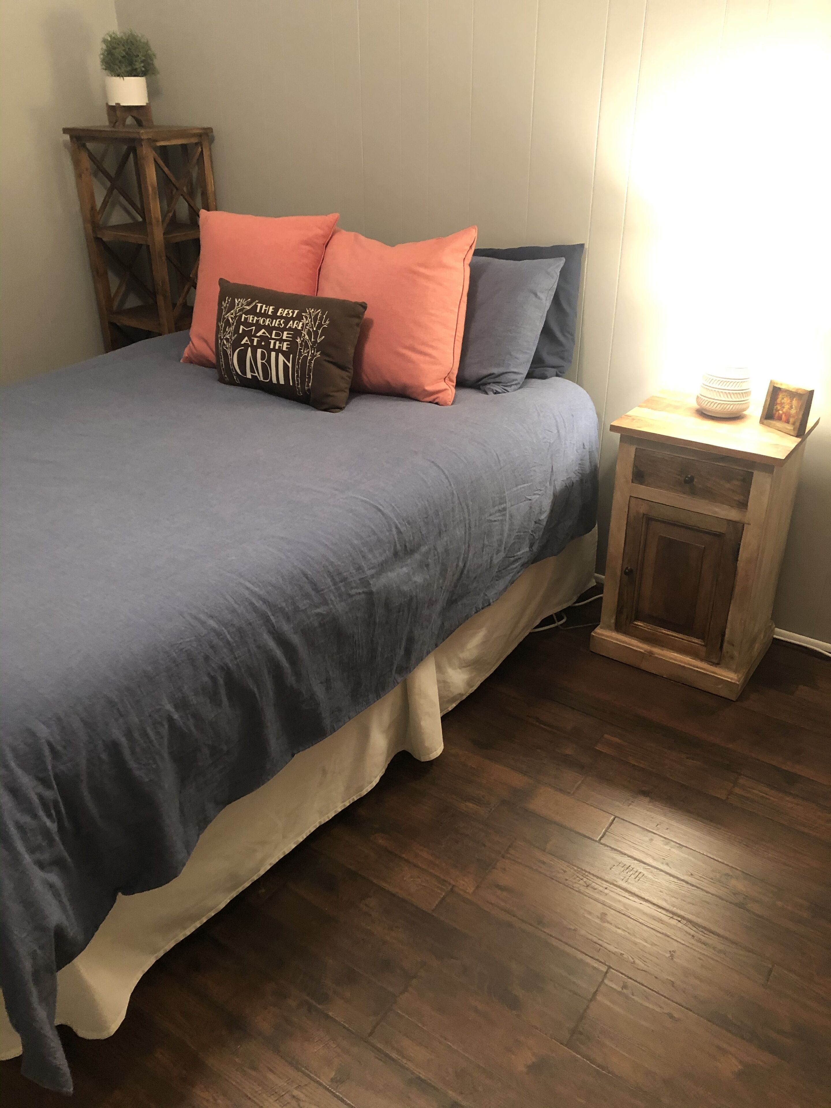 Quaint little bungalow in the Lake Naomi community