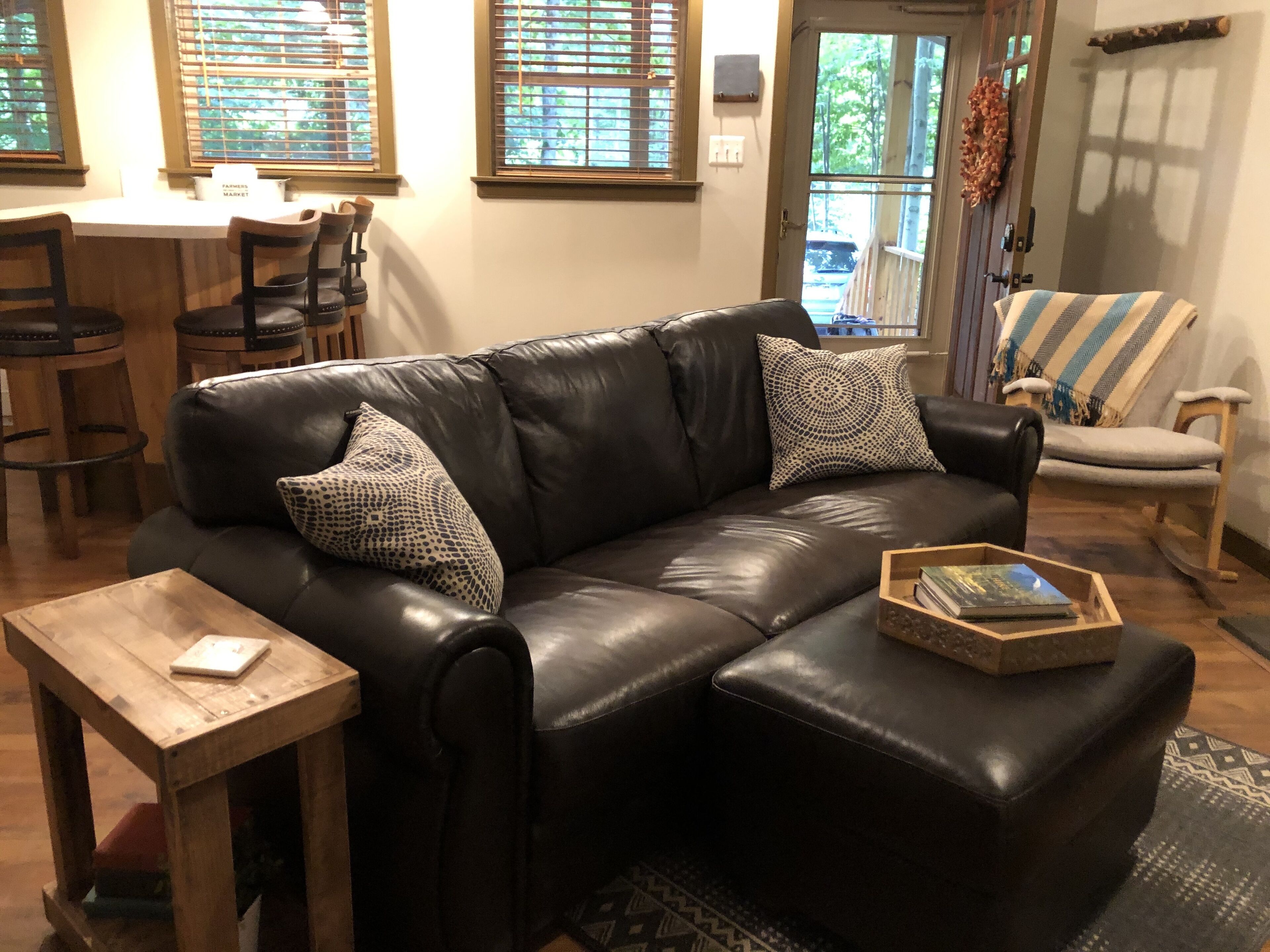 Quaint little bungalow in the Lake Naomi community