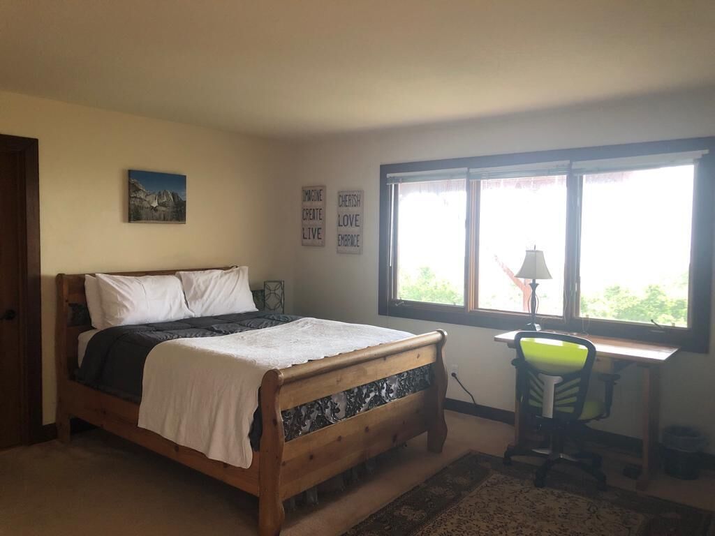 Ocean view large private bedroom/private bath