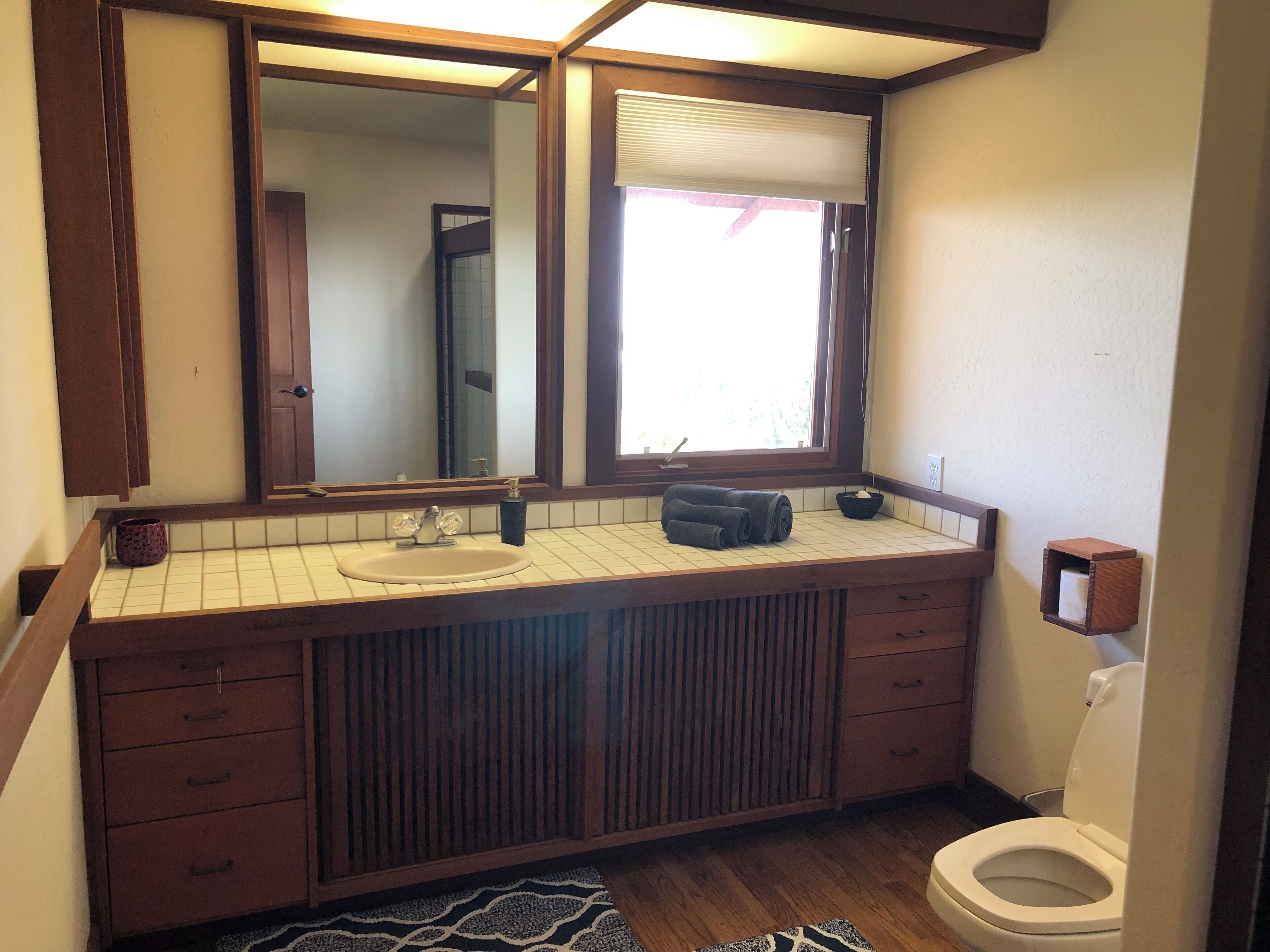 Ocean view large private bedroom/private bath