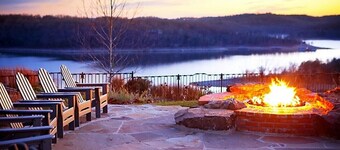 Table Rock Lake 2 Bedroom - Sleeps 6 - On Table Rock Lake