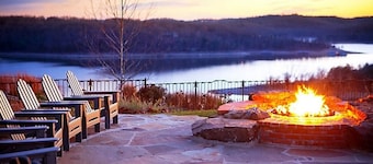 Table Rock Lake 2 Bedroom - Sleeps 6 - On Table Rock Lake