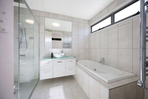 Badekar, hårtørrer