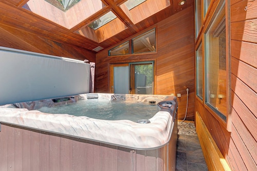 Rogue Keystone Lodge/Epic River Views/Sleeps 7/SPA