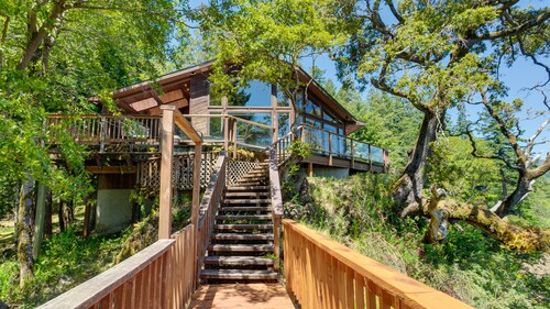 Rogue Keystone Lodge- River Front Views/Spa/Sleeps 7