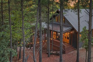 Exterior - ATV Trails • Firewood • S’mores • Hot Tub (Hochatown)