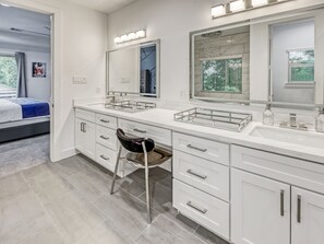 3 slaapkamers, een bureau, een strijkplank/strijkijzer, gratis wifi
