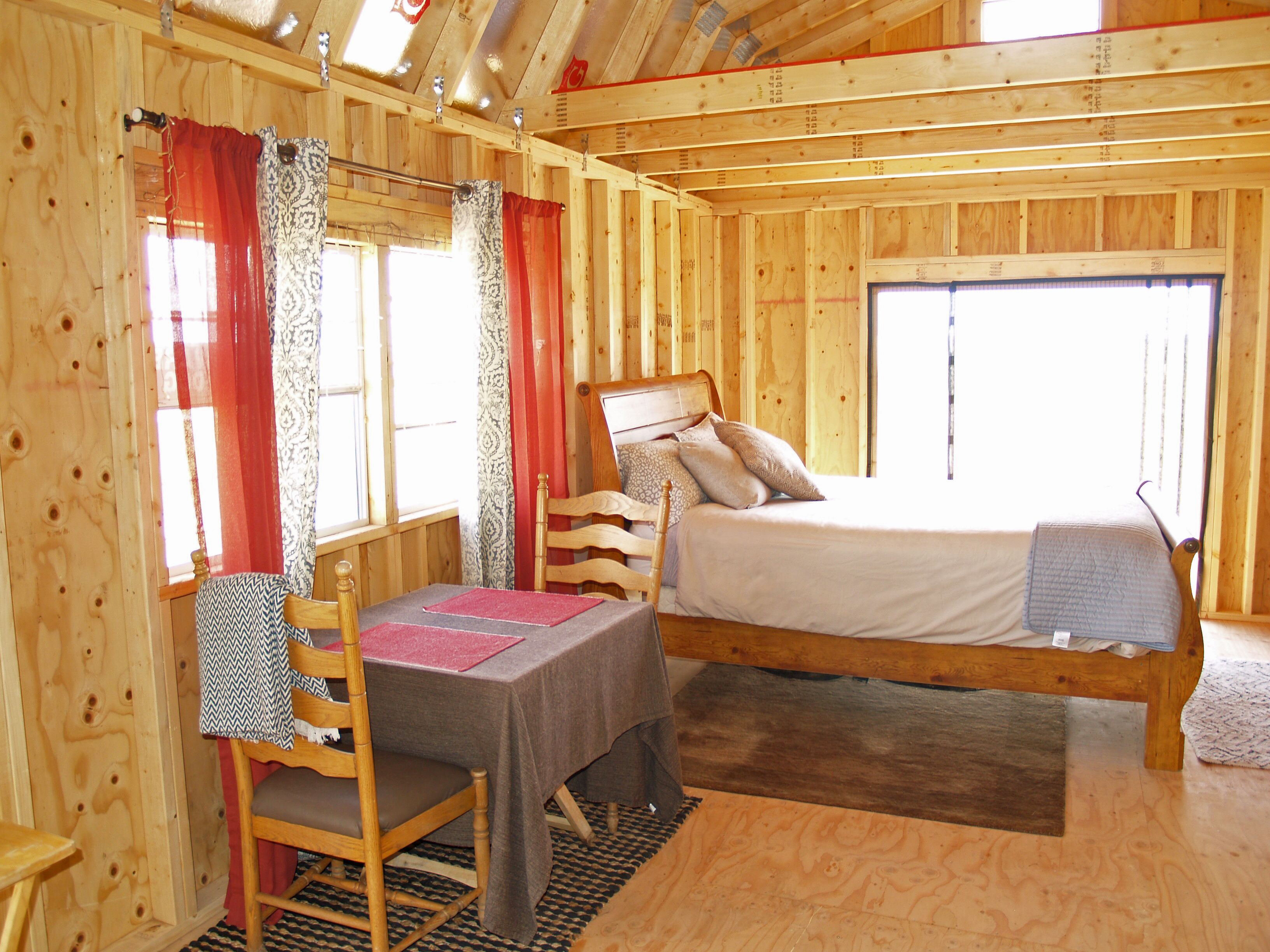 Cabin House on the Prairie/50 min to ABQ