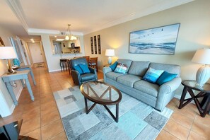 Condo, 2 Bedrooms | Living area