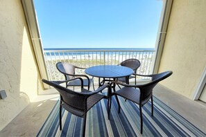 Condo, 2 Bedrooms | Property grounds